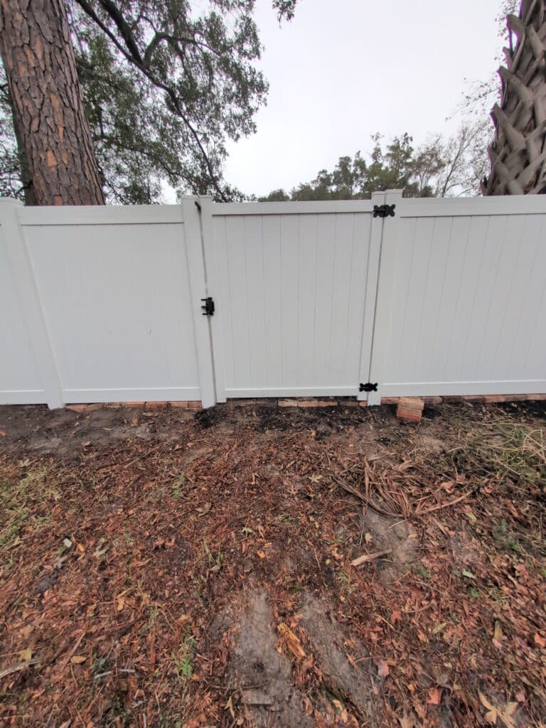 Fencing in Jacksonville FLorida.  Highest rated vinyl fence company in Jacksonville FL
